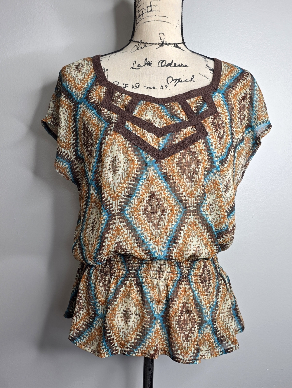 Wrangler Sheer Geometric Diamond Print Peplum Blouse with Crochet Neckline Sz L